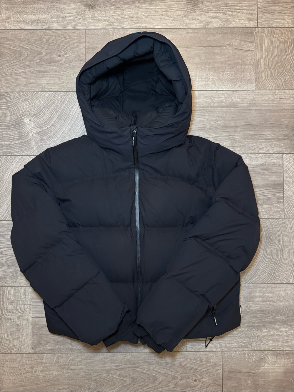 Aritzia Shorty SuperPuff2O Rainstop jacket - Black
